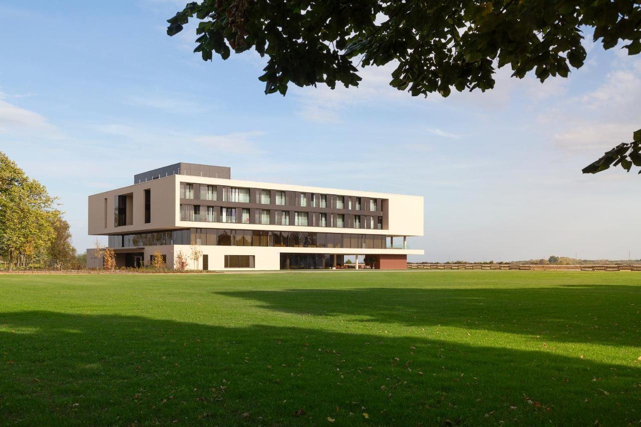 Hotel Materra Osijek Exteriör bild